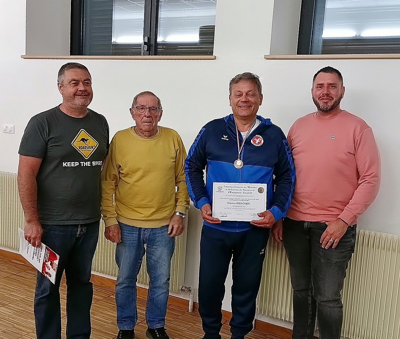 Notre Président Mr Risacher François à reçu la médaille de bronze pour service rendu à la cause de la Jeunesse, des sports et l'engagement Associatif et sportif  !